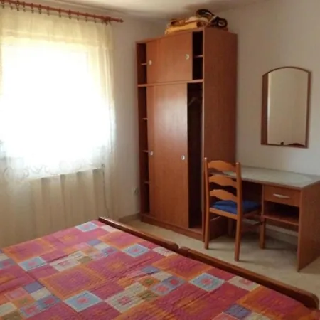 Apartmán Mit Balkon- Fuer Vier Personen By Interhome