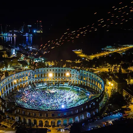 Mit Balkon- Fuer Vier Personen By Interhome