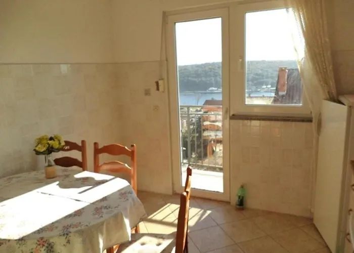 Mit Balkon- Fuer Vier Personen By Interhome Lägenhet Pula