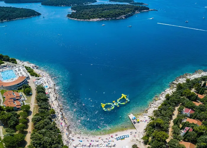 Mit Balkon- Fuer Vier Personen By Interhome Lägenhet Pula