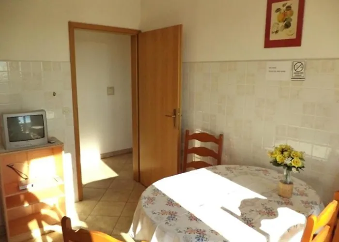Mit Balkon- Fuer Vier Personen By Interhome * Pula
